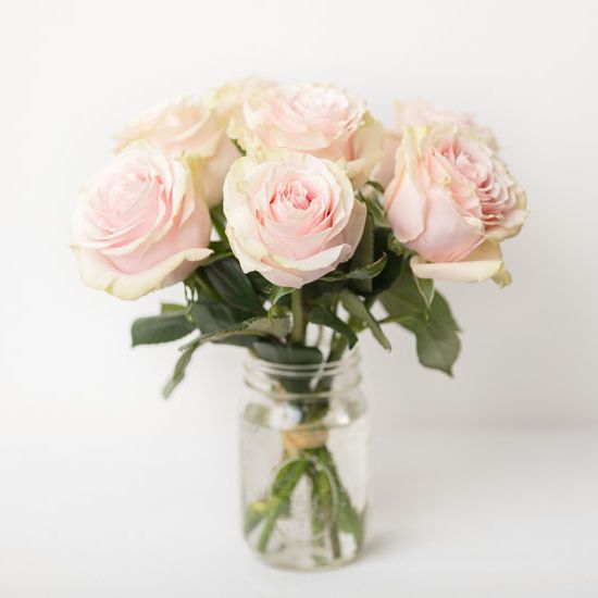 сортовые розы в местной флористической студии в Краснодаре