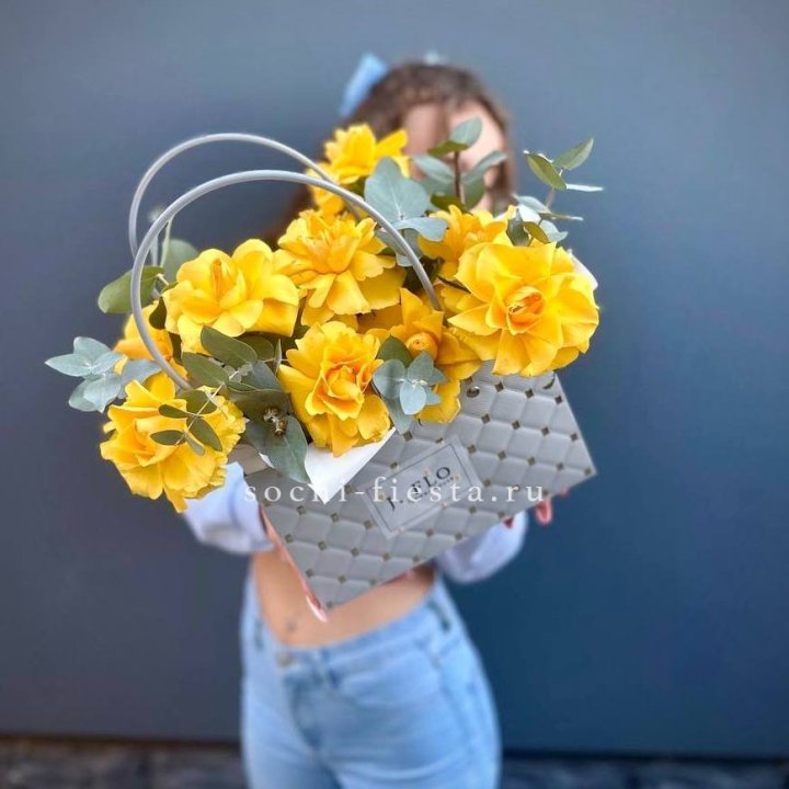 Сумочка с розами "Эдель" в Краснодаре