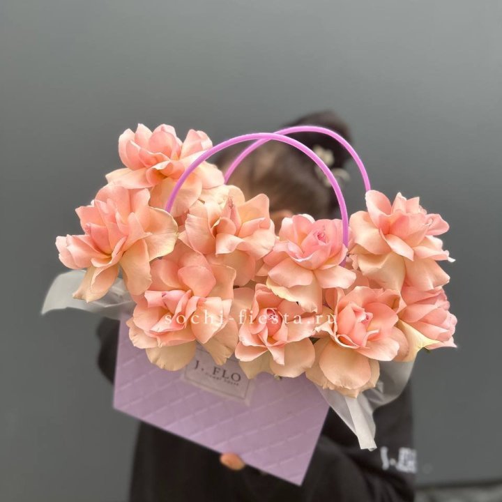 Сумочка с розами "Кети" в Краснодаре