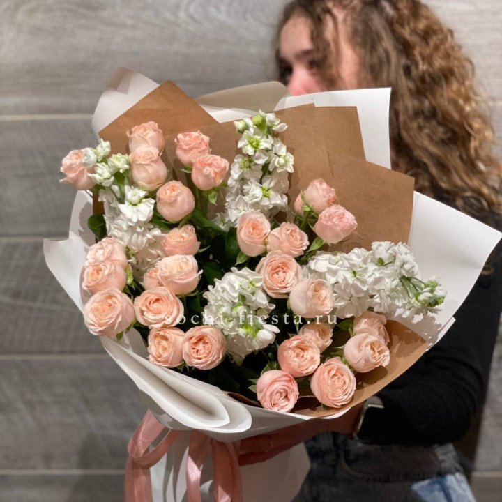 Букет бомбасти и маттиола в Краснодаре