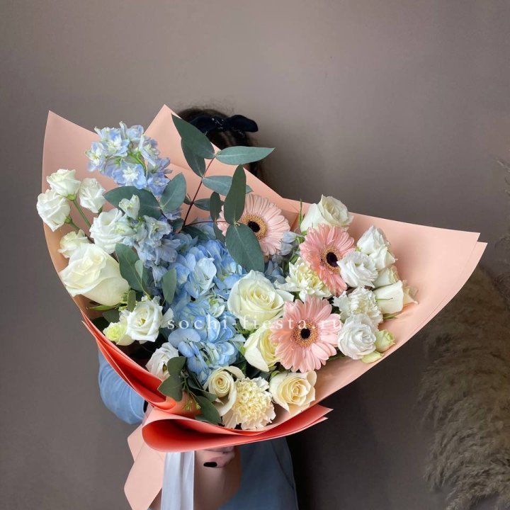  Букет гортензии и роз "Валенсия" в Краснодаре