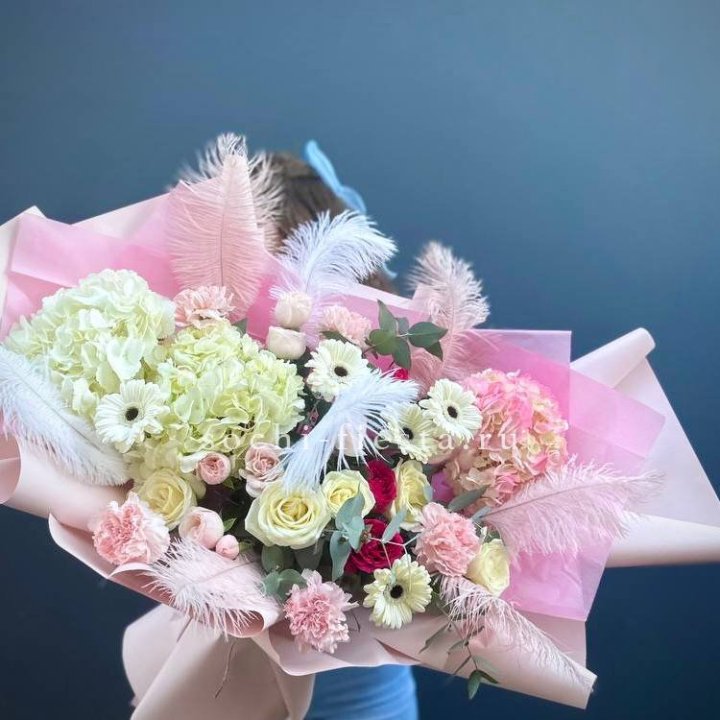 Дизайнерский букет "Валенсия-3" в Краснодаре