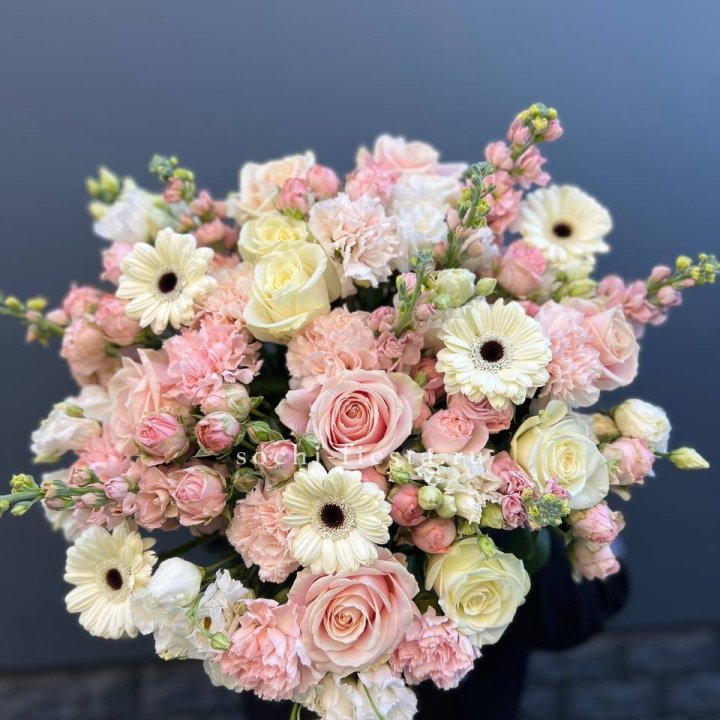 Авторский букет "Нежный" в Краснодаре