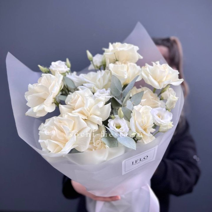 Букет французских роз и эустомы  в Краснодаре