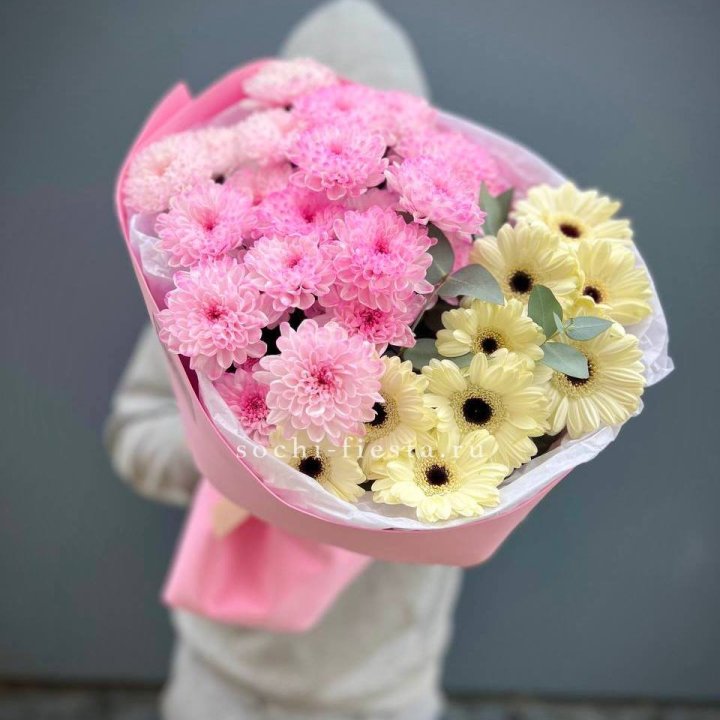 Дуо хризантем и гербер в Краснодаре