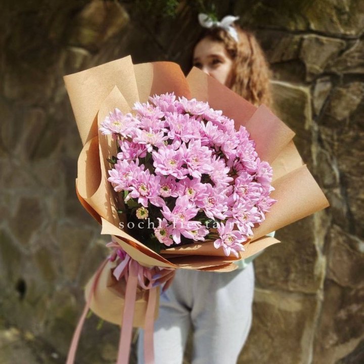 Букет хризантем в крафте в Краснодаре