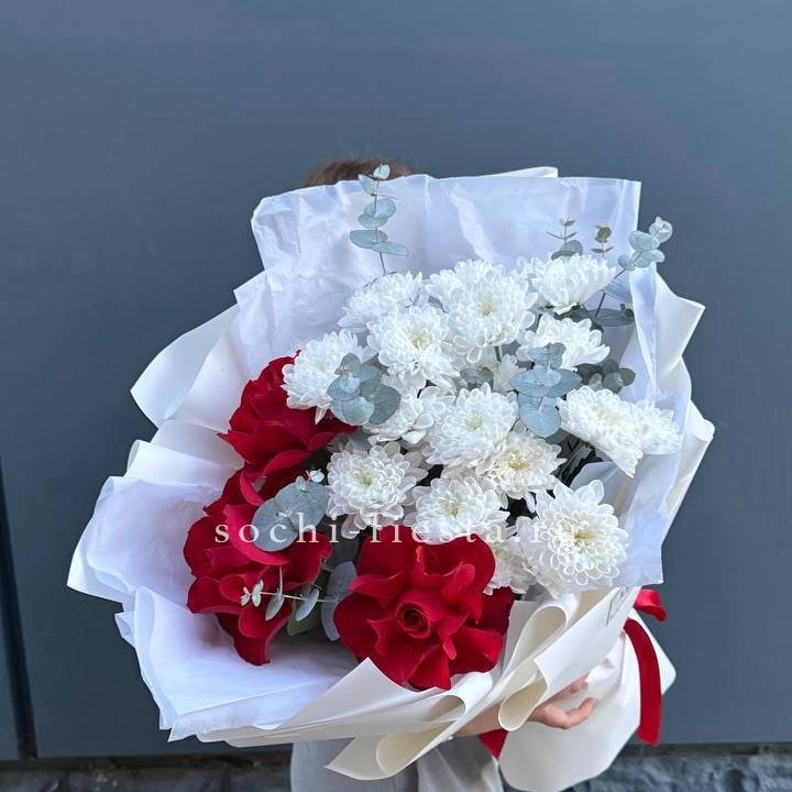 Дуо розы и хризантемы в Краснодаре