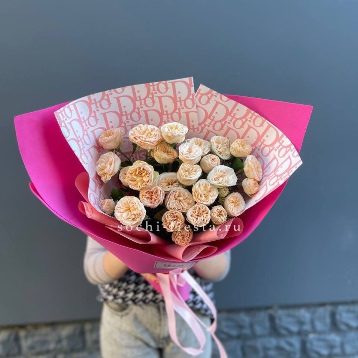 9 пионовидных роз в Краснодаре