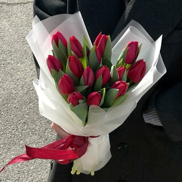 15 красных тюльпанов в Краснодаре
