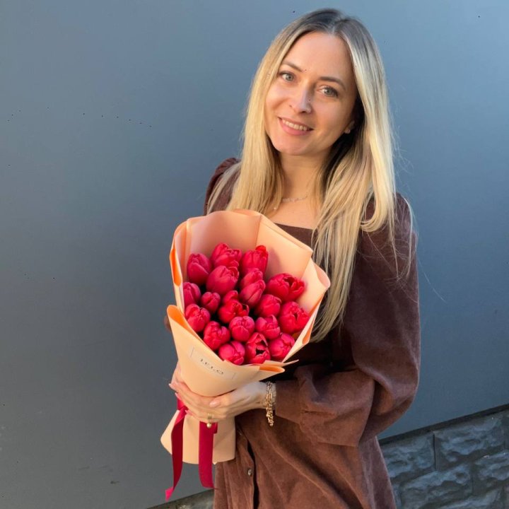  19 красных тюльпанов в Краснодаре