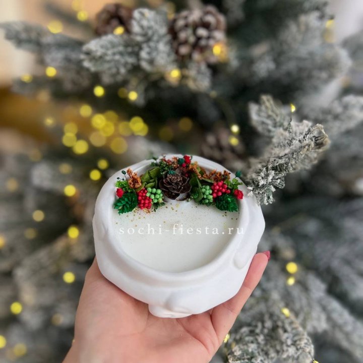 Свеча ароматическая в гипсе Руки с шишкой в Краснодаре