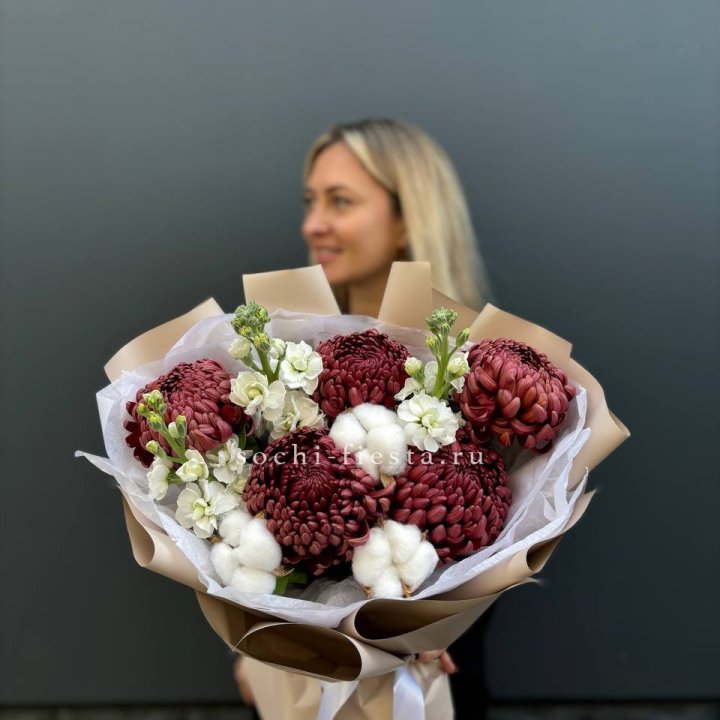 Хризантемы с маттиолой в Краснодаре