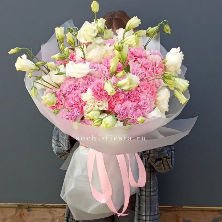 Букет из эустом и диантусов  в Краснодаре