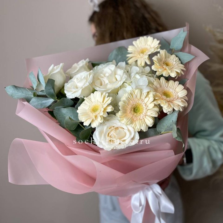 Букет роз, гортензии, гербер  в Краснодаре