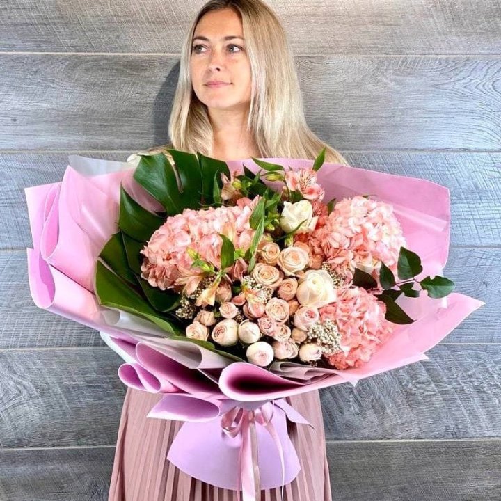 Дизайнерский букет "Валенсия-2" в Краснодаре