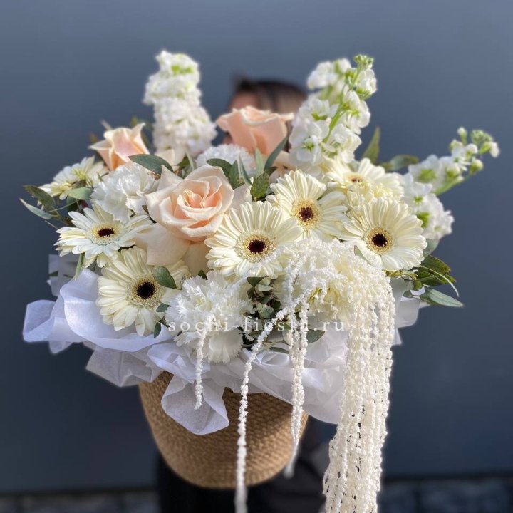 Цветы в джутовом кашпо "Валери" в Краснодаре