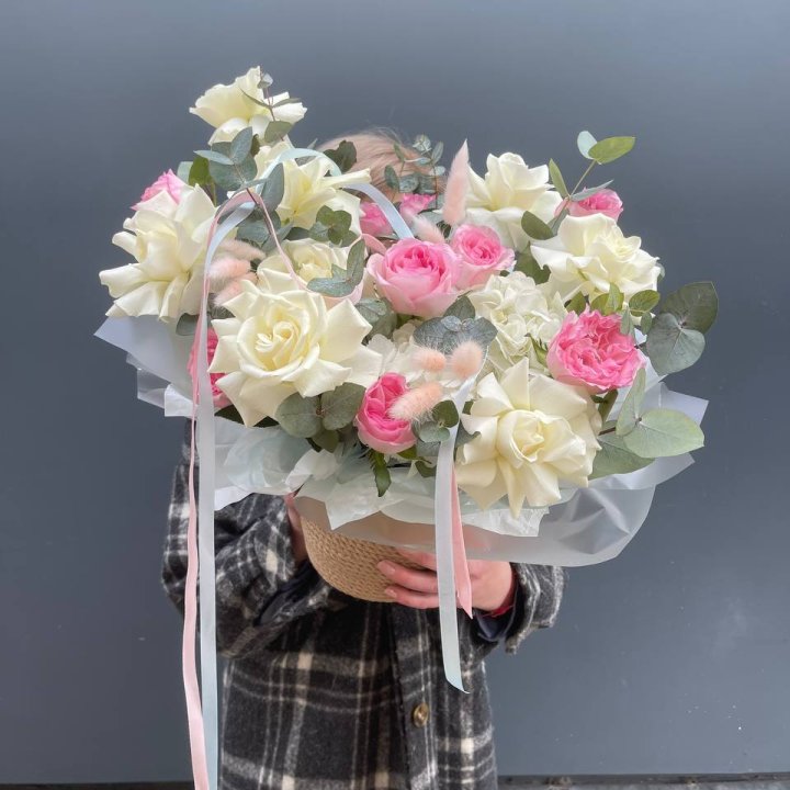 Кашпо с розами в Краснодаре