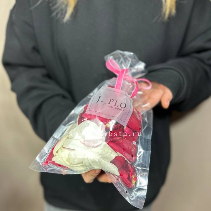 Лепестки роз в Краснодаре