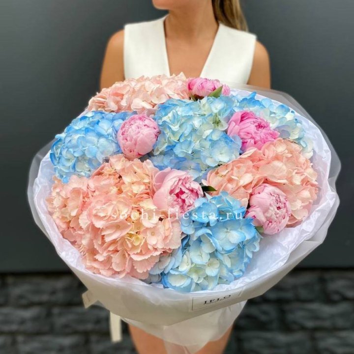 Дуобукет гортензии с пионами  в Краснодаре