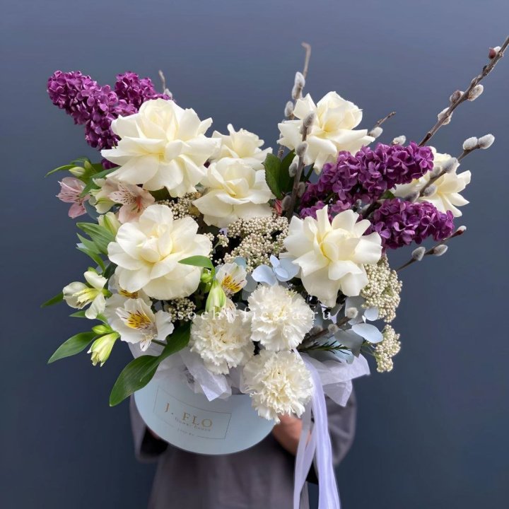 Цветочный бокс Французских роз и Сирени в Краснодаре