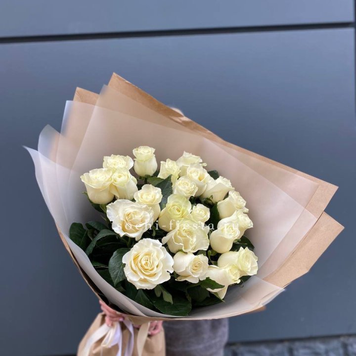  Букет  высоких белых роз   в Краснодаре
