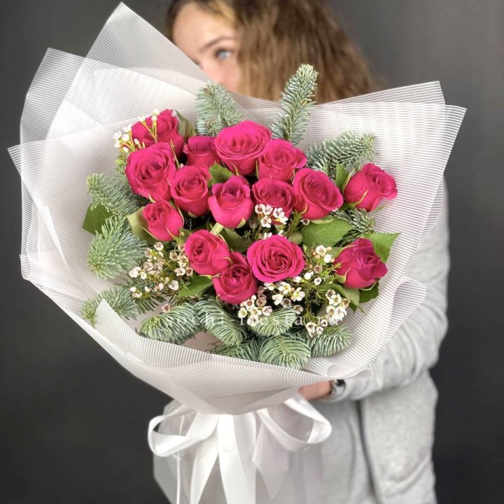 Новогодний букет Елки и Розы в Краснодаре