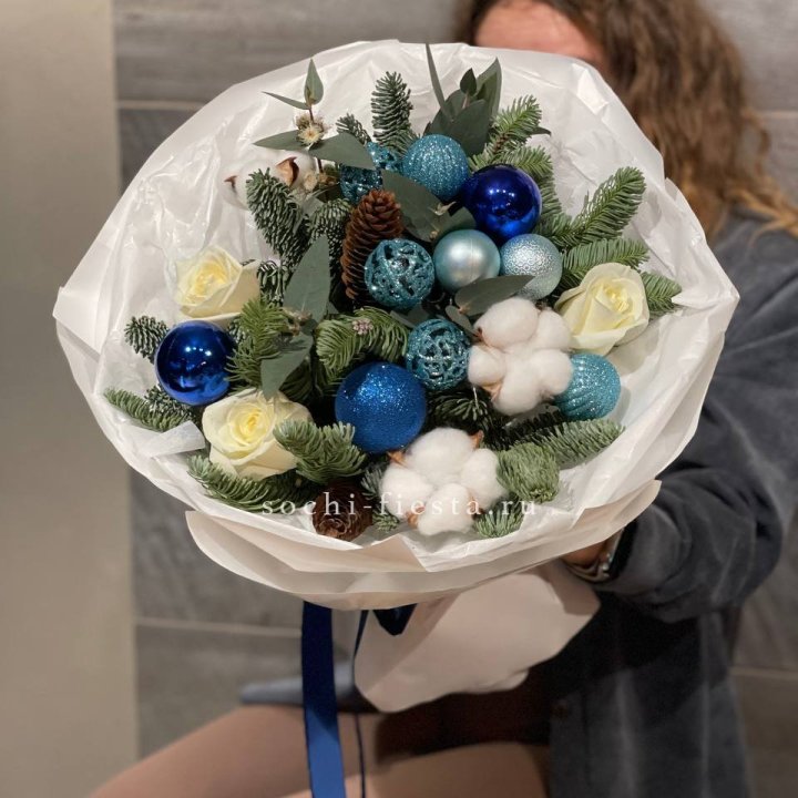 Новогодний букет "Синий иней" в Краснодаре