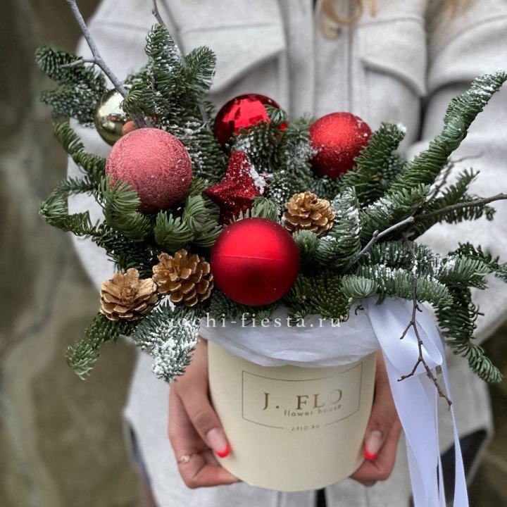 Новогодняя композиция в коробке ред в Краснодаре