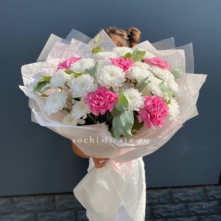  Букет  хризантем и диантусов "Воздушный" в Краснодаре