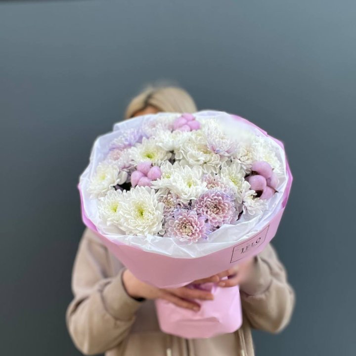 7 нежных хризантем в Краснодаре