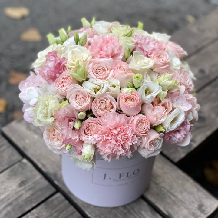 Цветочный бокс "Люксур" в Краснодаре