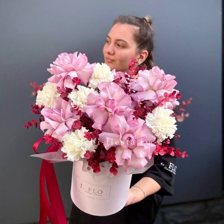 Бокс с французскими розами "Вела вита" в Краснодаре