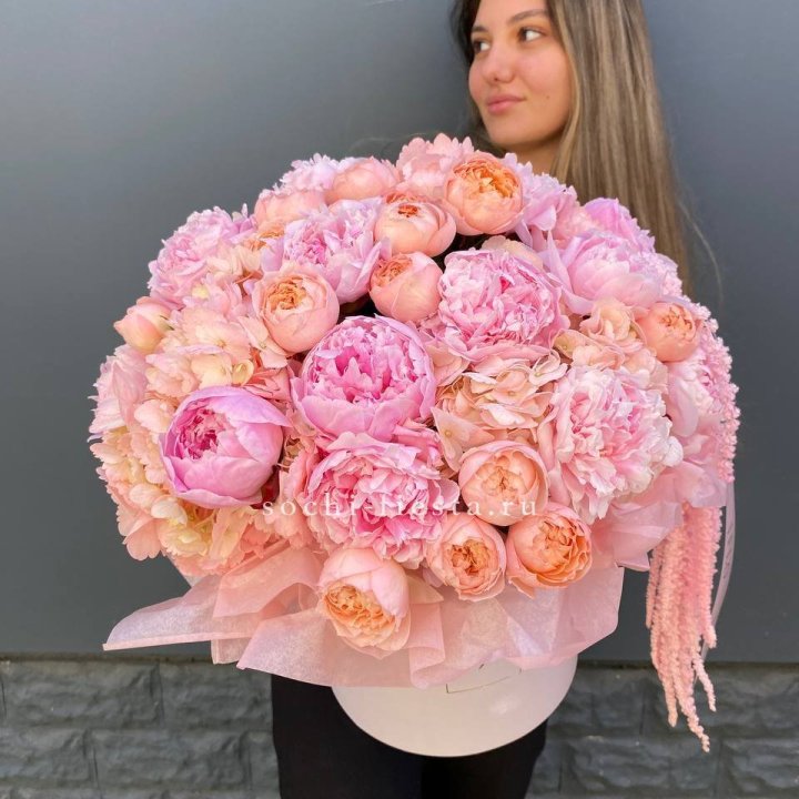 Коробка с пионами "Дабл фловер" в Краснодаре