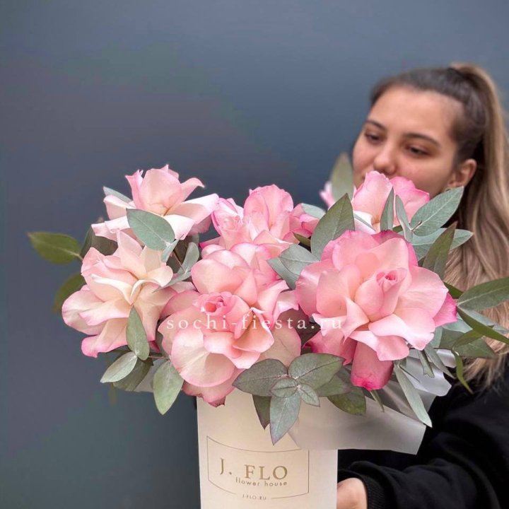 7 Французских роз в боксе в Краснодаре