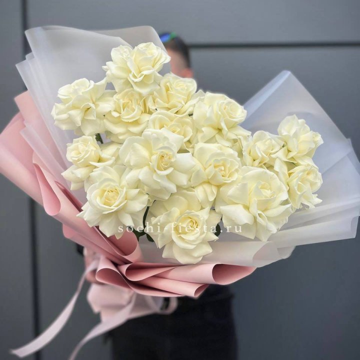 Букет из 15 французских роз Вайт дрим в Краснодаре