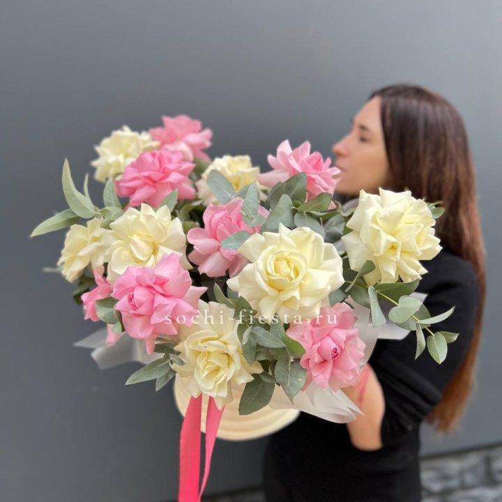 Зефирный бокс из 17 французских роз микс в Краснодаре