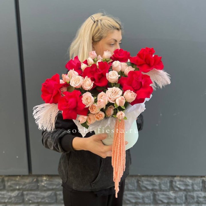 Бокс с нежными розами  в Краснодаре