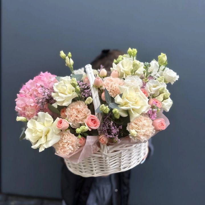 Цветочная корзина "Софтнес" в Краснодаре