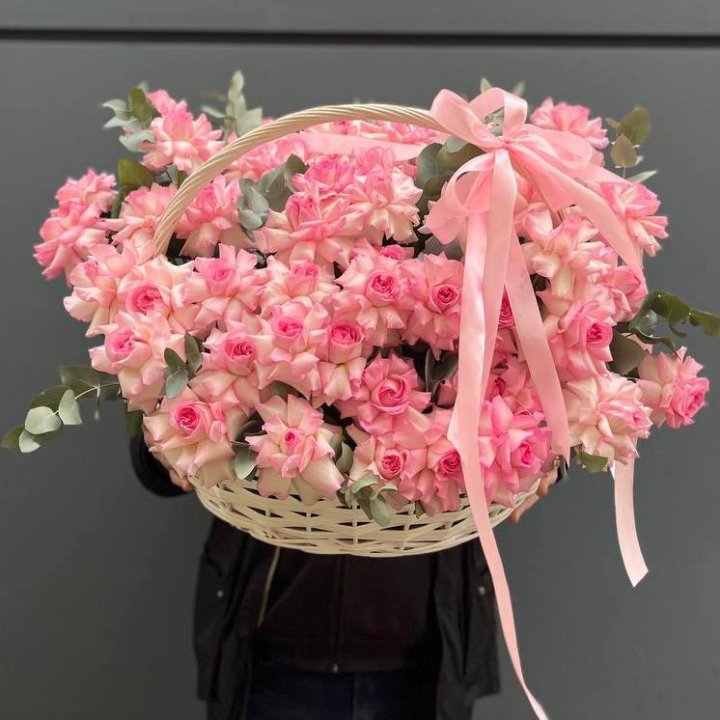 51 розовая роза в корзине в Краснодаре