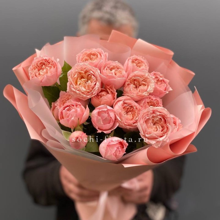 Букет комплимент из кустовых роз Джульетта в Краснодаре