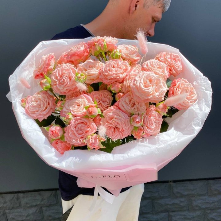 Пионовидные розы Мадам Бомбастик в Краснодаре