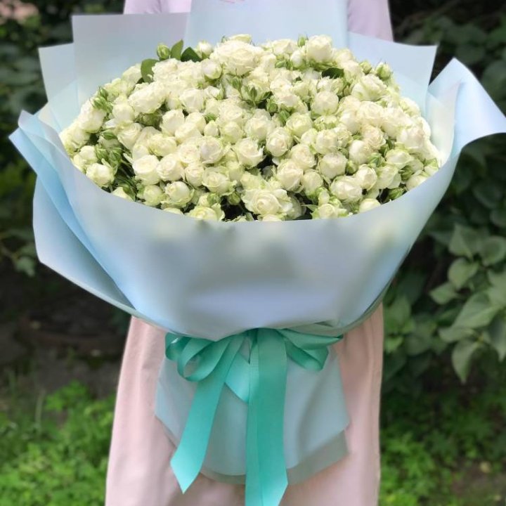 51 белая кустовая роза в Краснодаре