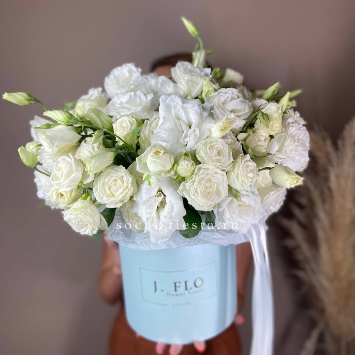 Бокс кустовых роз и эустомы  в Краснодаре