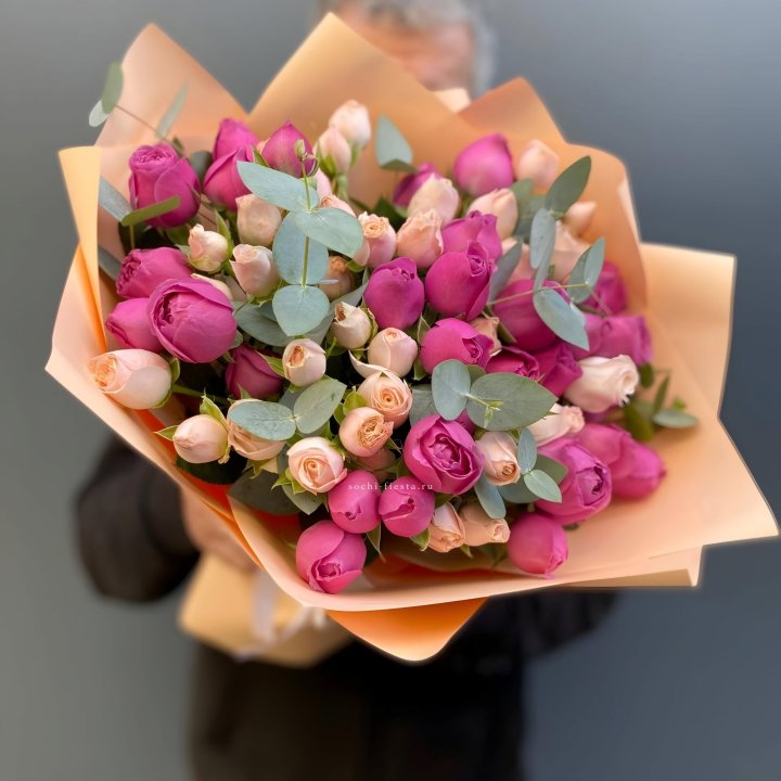 Букет кустовых роз Тендернес в Краснодаре