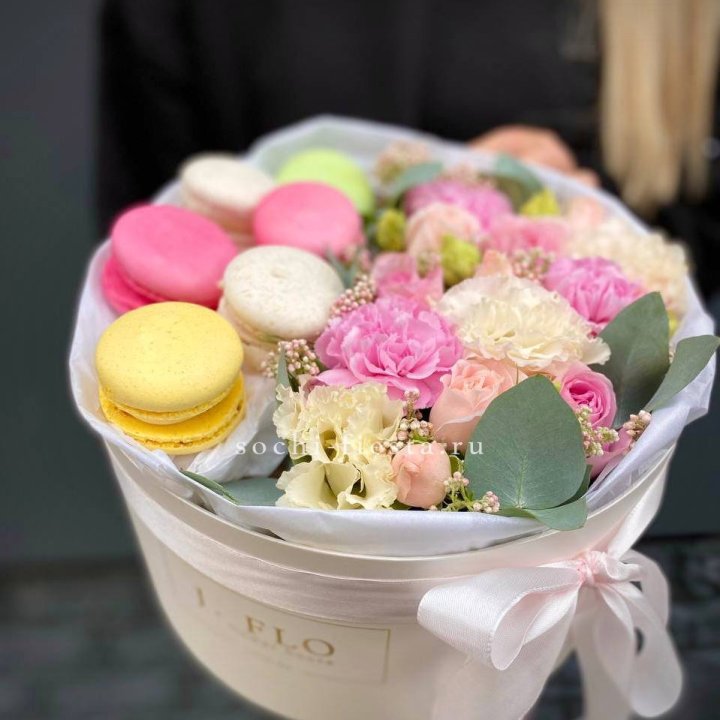 Бокс с макаронс Нежный в Краснодаре