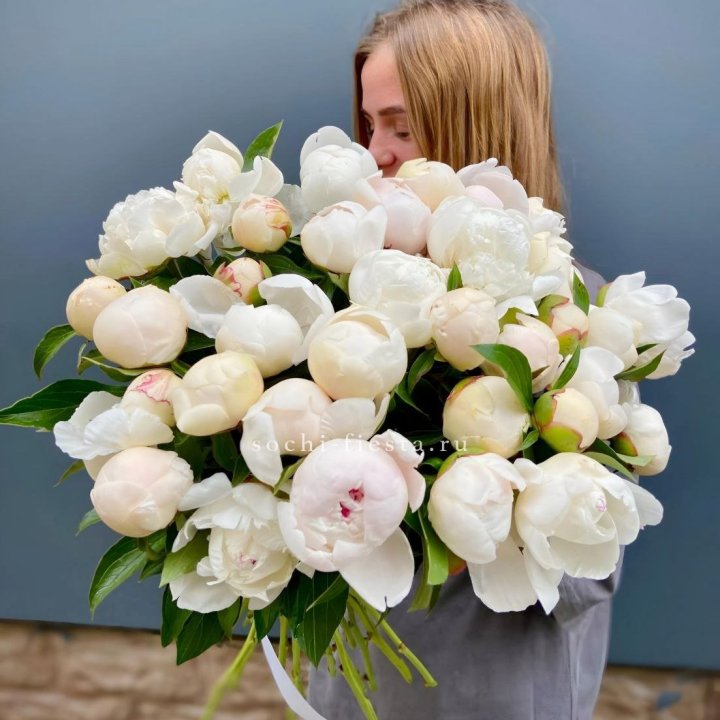 Охапка пионов в Краснодаре
