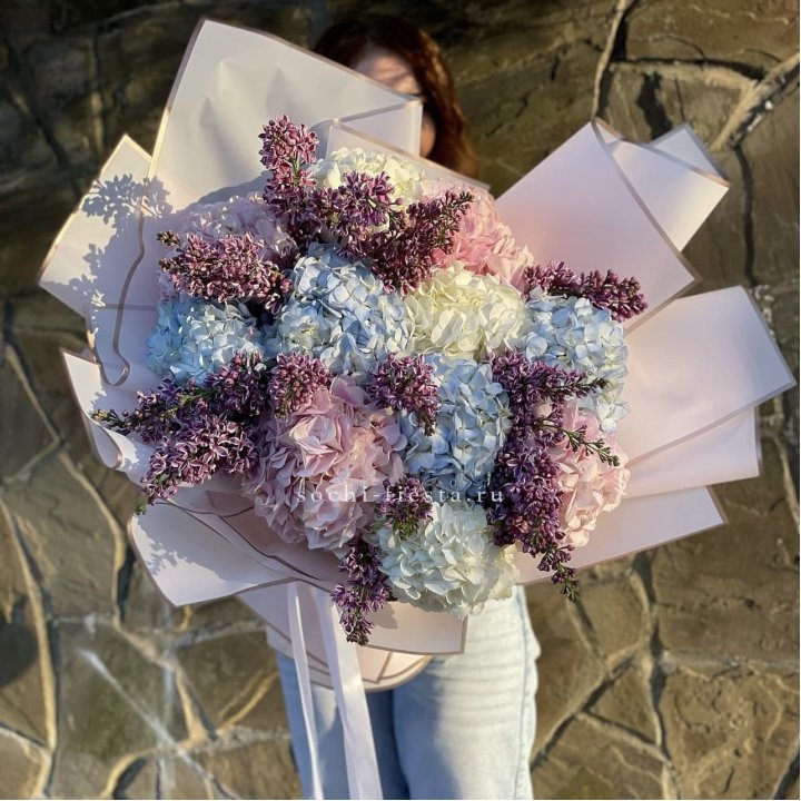 Букет гортензии с сиренью в Краснодаре