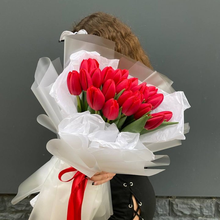  25 красных воздушных тюльпанов в Краснодаре