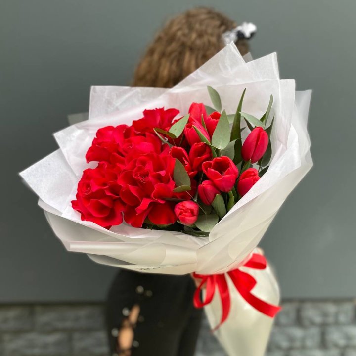 Дуо тюльпаны и розы в Краснодаре