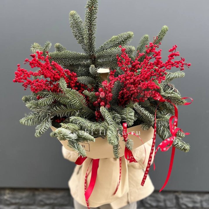 Букет нобилиса и ягод в Краснодаре